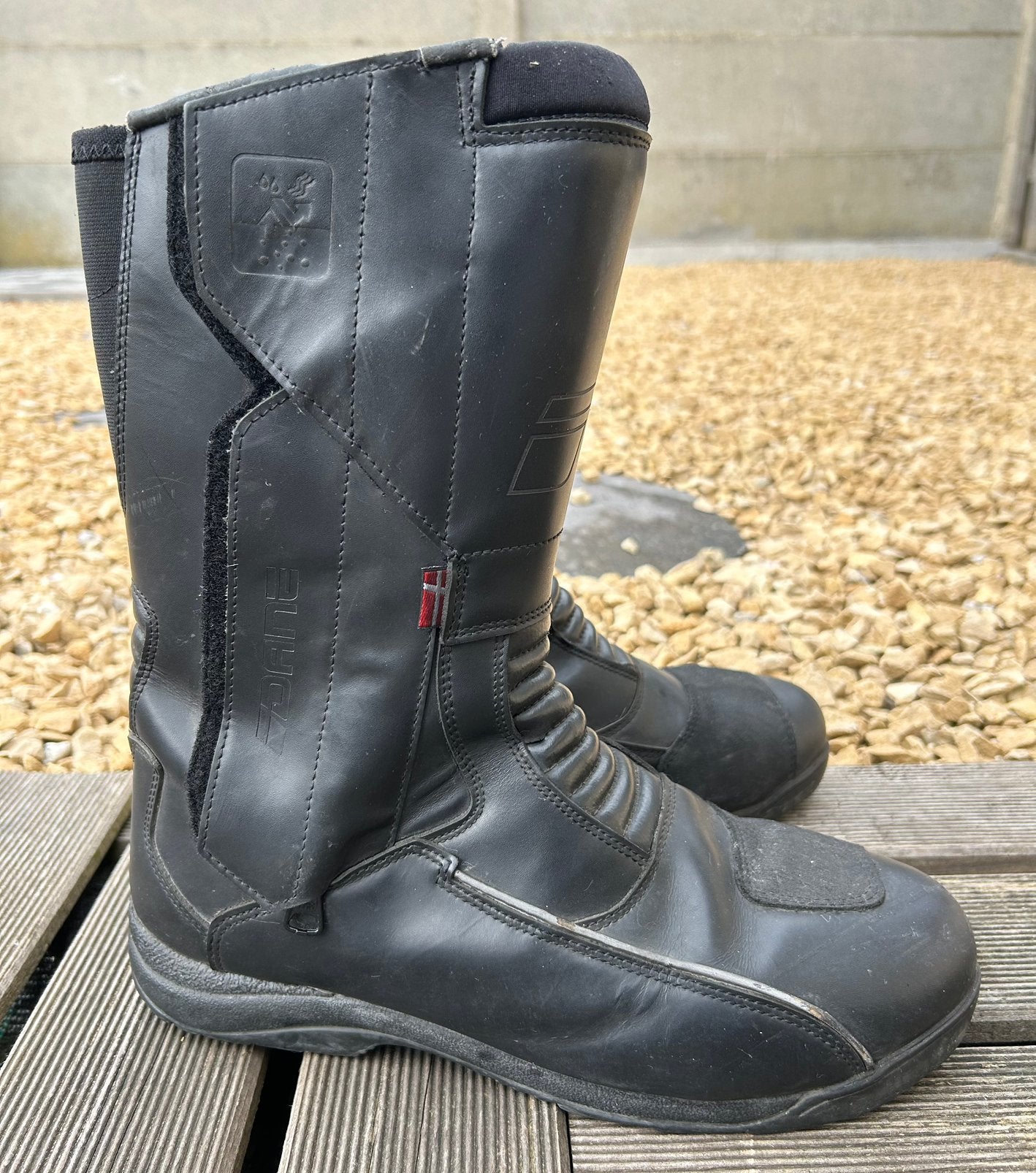 Zwarte motorschoenen, Motoren, Ophalen