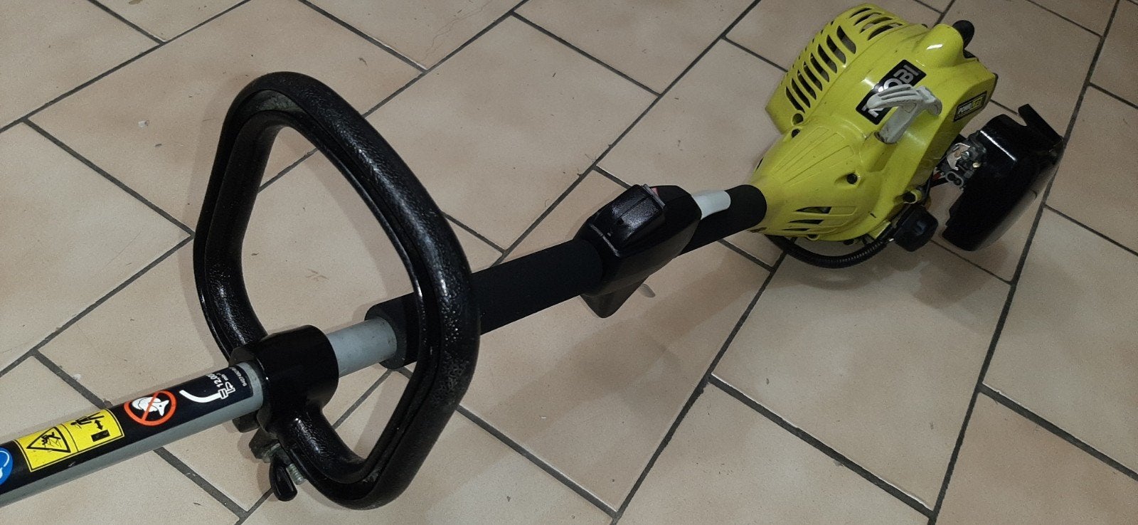 Débroussailleuse / Coupe-bordure RYOBI. Très bon état, Tuin en Terras, Grastrimmers, Benzine, 30 tot 50 cm, Ophalen