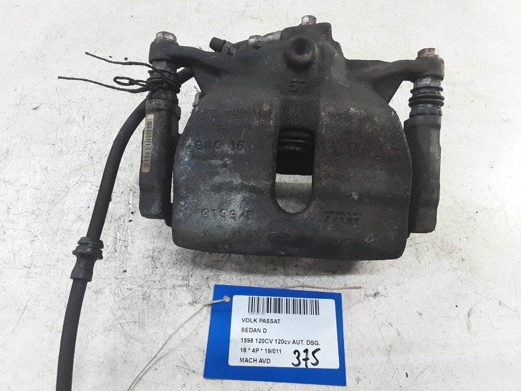 REMKLAUW RECHTS VOOR Volkswagen Passat (3G2) (01-2014/-), Gebruikt, Volkswagen