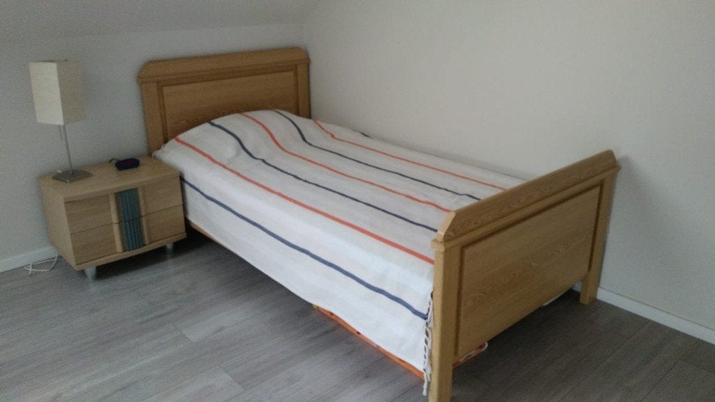Verstelbare bed., Huis en Inrichting, Ophalen, 90 cm, Eenpersoons, Beige