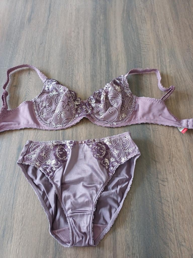 Lingeriesetje Triumph, Kleding | Dames, Ophalen of Verzenden, BH