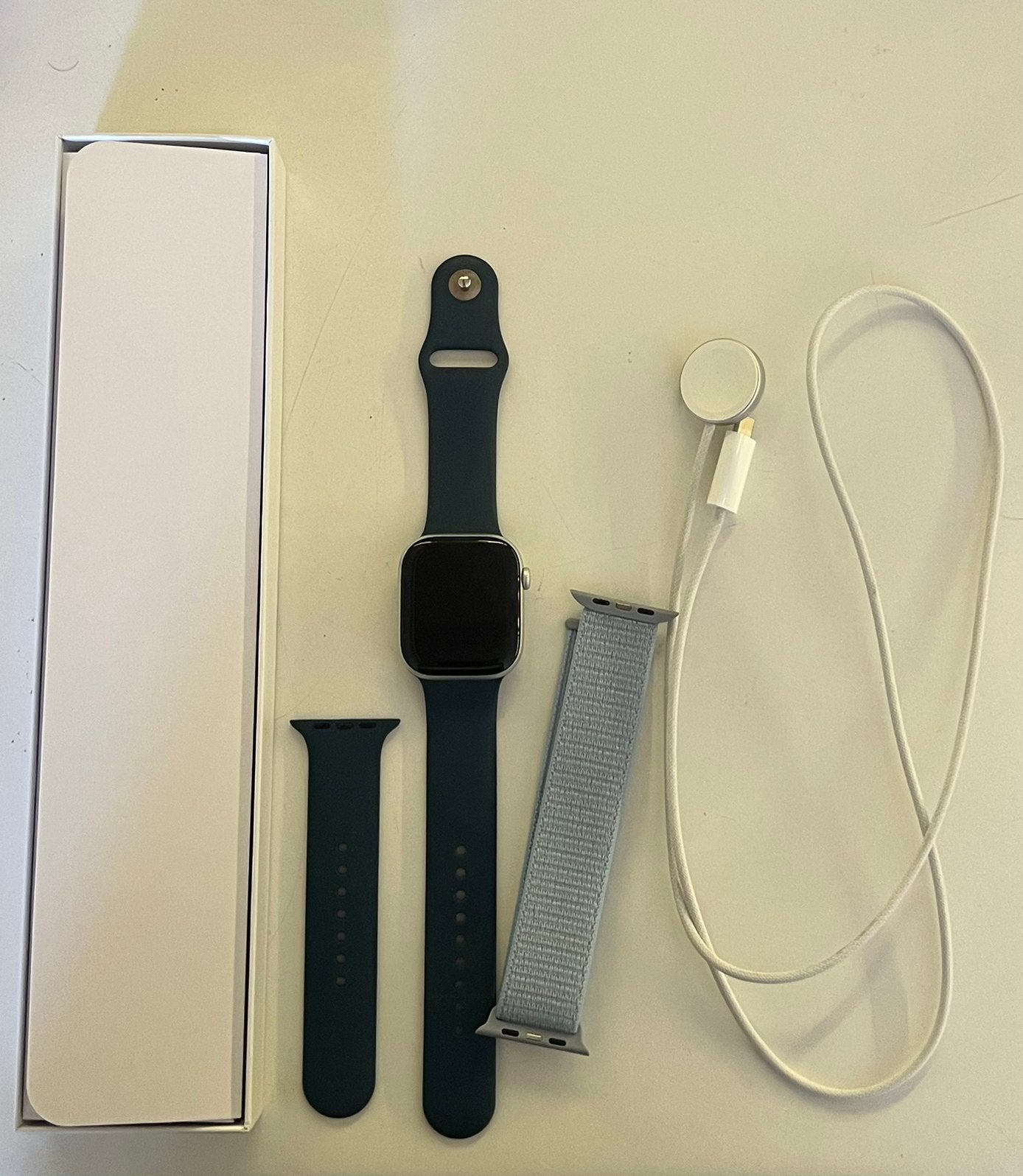 Apple watch serie 10, Handtassen en Accessoires, Ophalen of Verzenden, Zo goed als nieuw, Waterdicht, Grijs