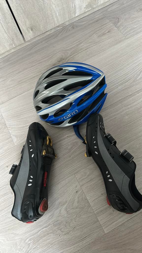 Wielerkledij set helm en schoenen sidi, Ophalen, Gedragen, Maat 46 (S) of kleiner