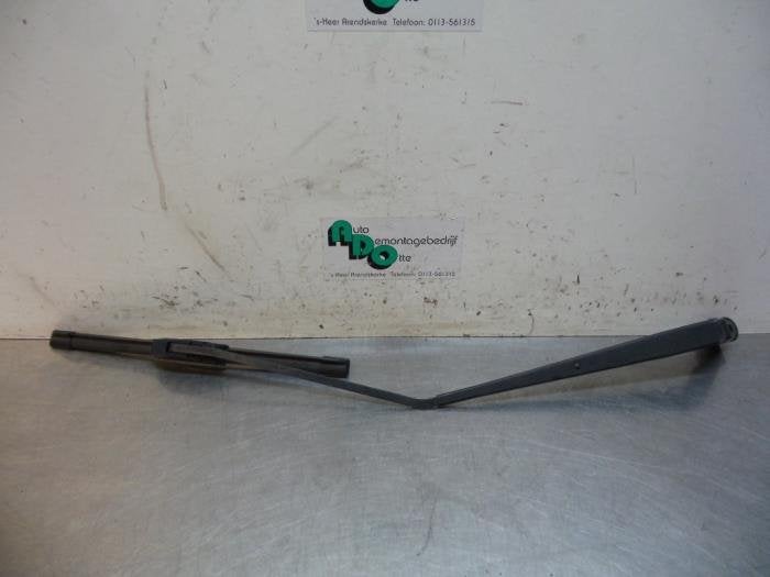 Bras essuie-glace avant d'un Nissan Pixo (Pixo 09-), -, Utilisé, -, Nissan