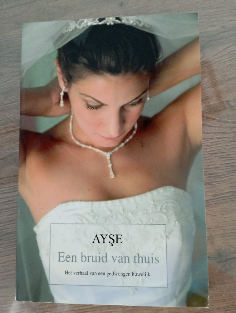 een bruid van thuis - ayse, Boeken, Ophalen of Verzenden, Zo goed als nieuw