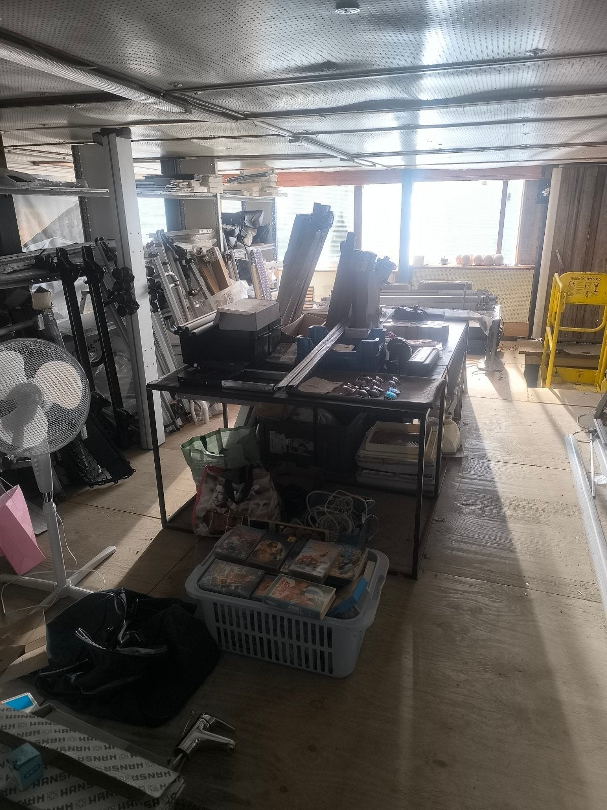 liquidation de stock en tout genre, Ophalen, Zo goed als nieuw