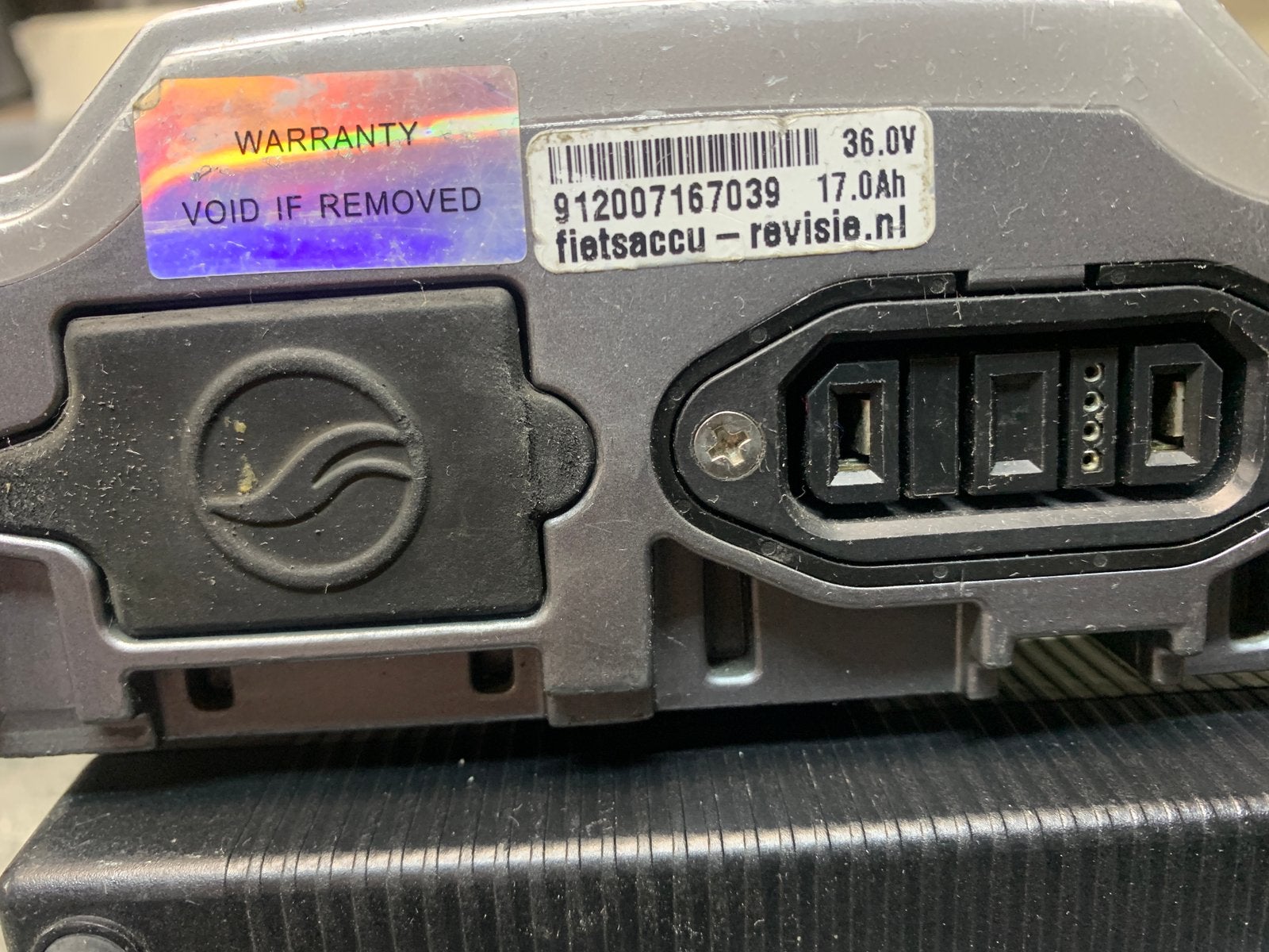 batterie d'aspirateur géante avec chargeur, Comme neuf