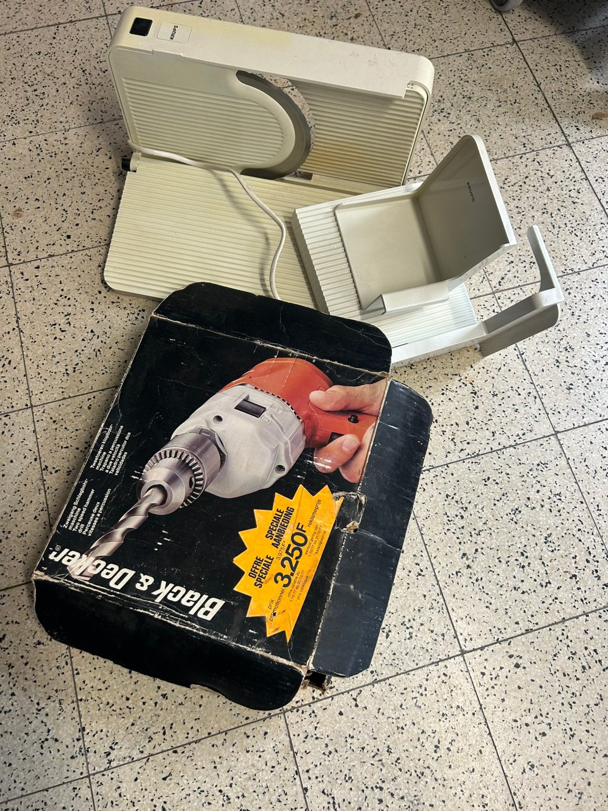 Vintage boormachine en brood snijmachine, Ophalen, Zo goed als nieuw