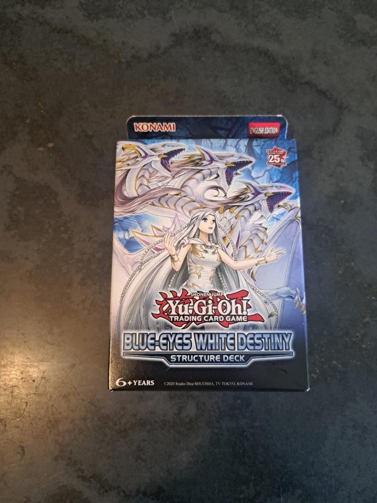 Yu-Gi-Oh! Blue Eyes White Destiny Structure Deck sealed, Hobby en Vrije tijd, Verzamelkaartspellen | Yu-gi-Oh!, Nieuw, Starterdeck