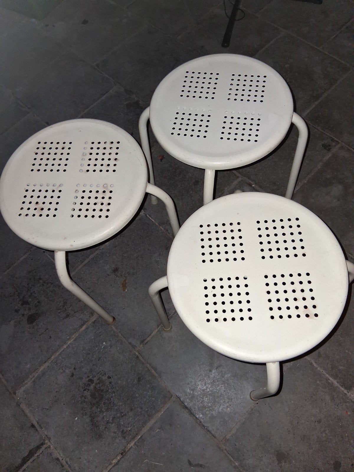 tabourets, Enlèvement
