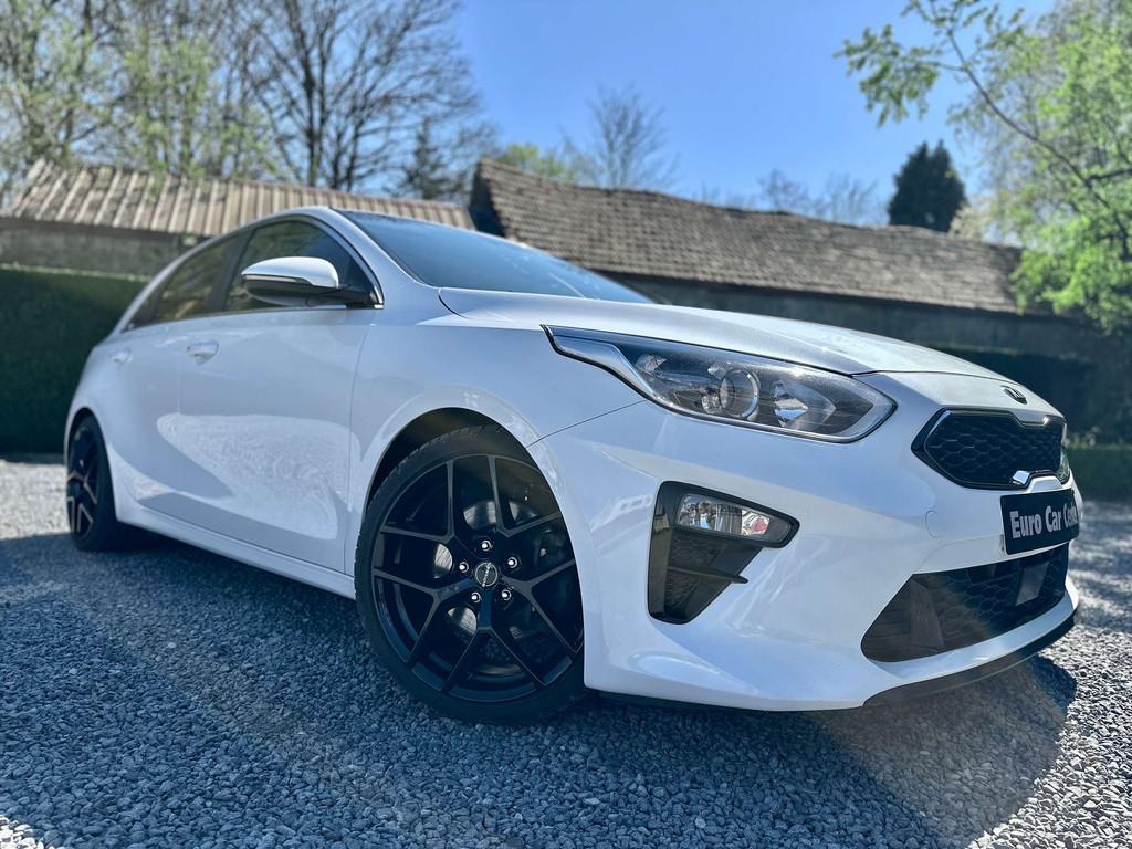 Kia Ceed / cee'd 1.5i Automaat GT LINE LOOK / FULL ASSIST /, Auto's, Gebruikt, 4 cilinders, Wit, Bedrijf