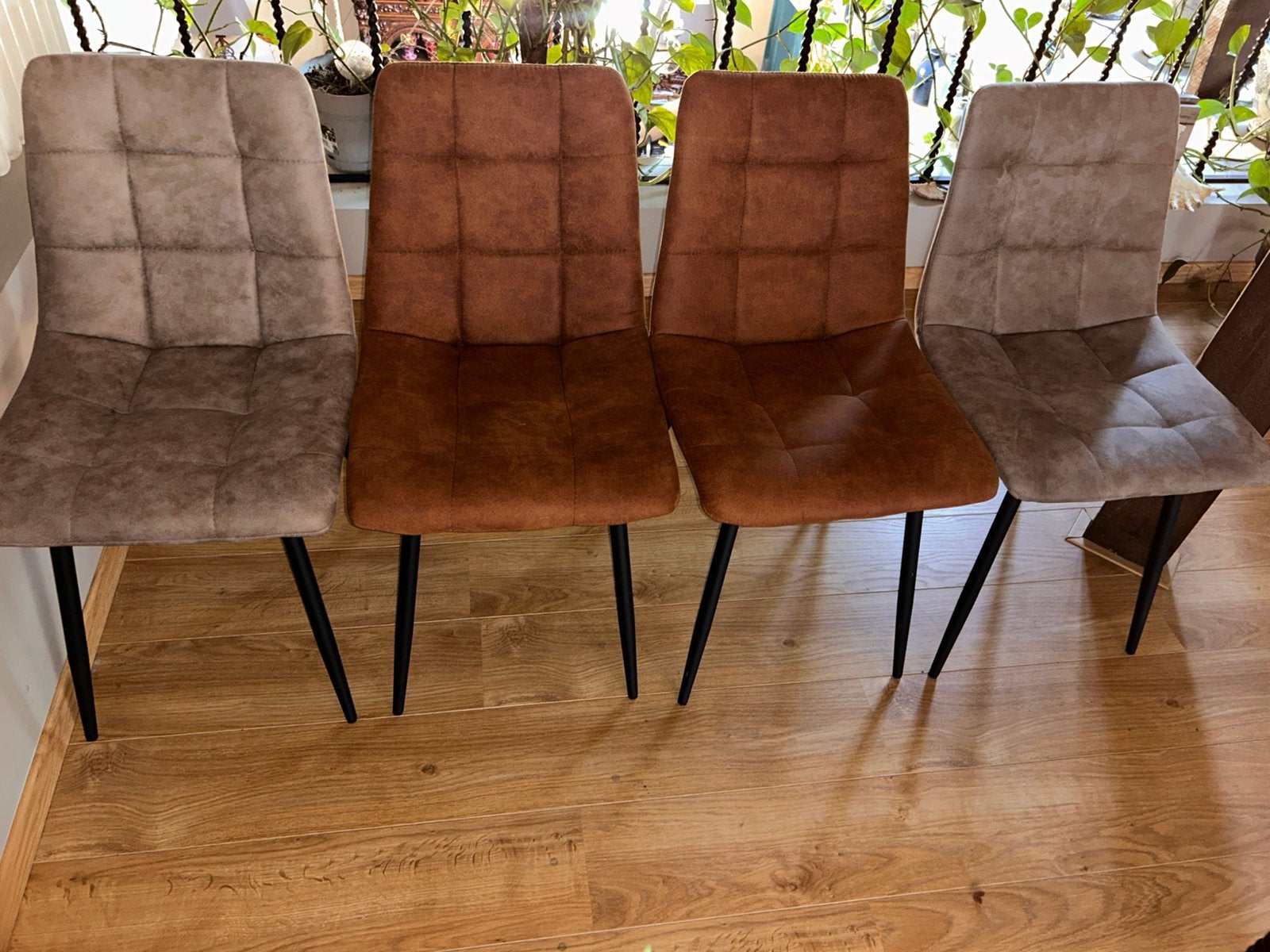 Set van 4 Moderne Eetkamerstoelen, Enlèvement, Comme neuf, Gris
