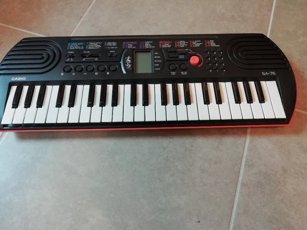 Casio SA-76 toetsenbord, Muziek en Instrumenten, Keyboards, Casio, Zo goed als nieuw, Aanslaggevoelig, Overige aantallen