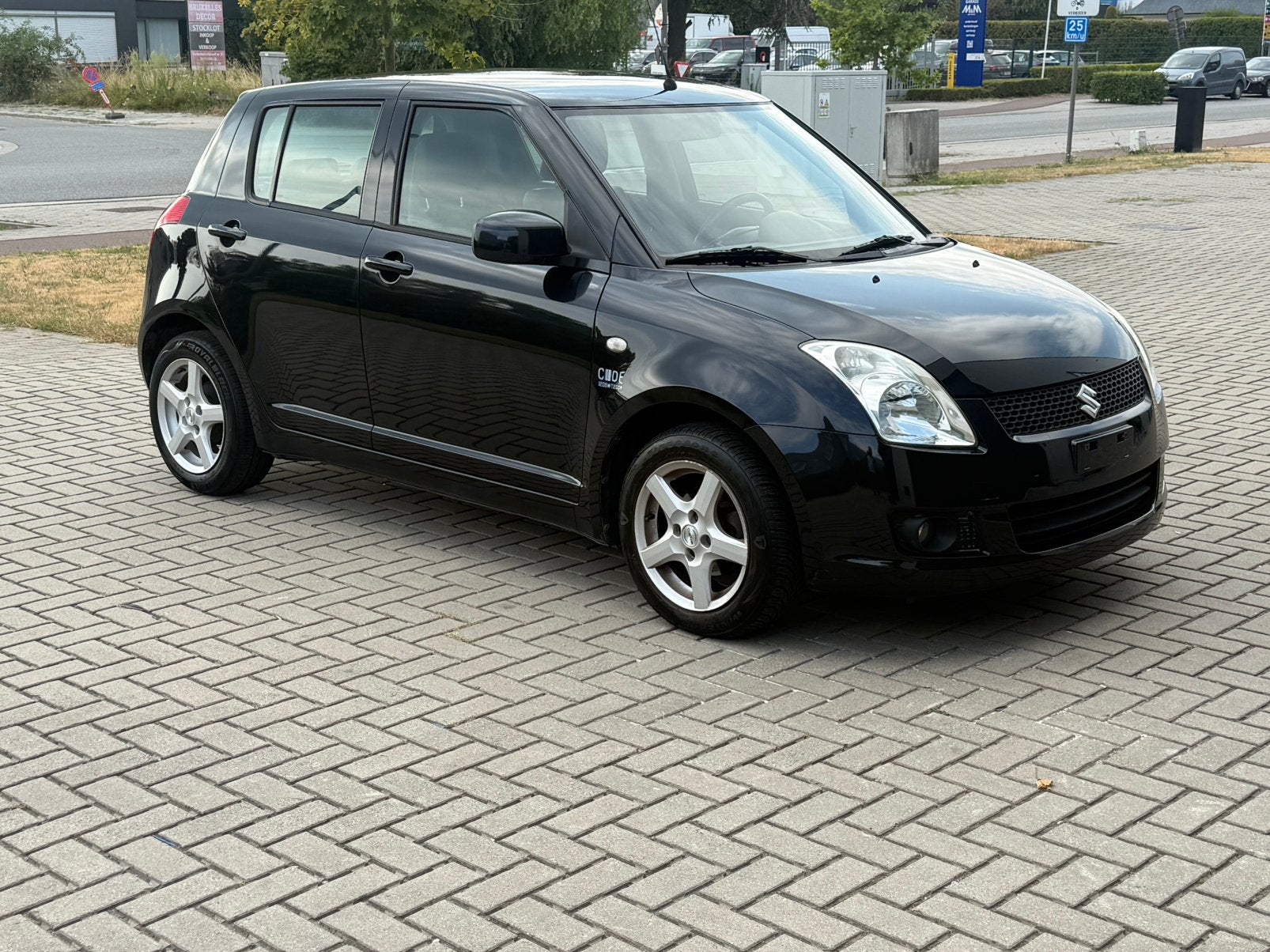 SUZUKI SWIFT, CUIR, CLIMATISATION, 110 000 KM, HOMOLOGUÉ, Cuir, Achat, 4 portes, Entreprise