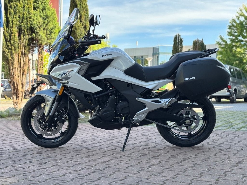 2025 CF Moto 700 MT met kofferset en nog 4 jaar garantie, Motoren, Motoren | CFMOTO, 700 cc, Nieuw, Motorrijbewijs A, Particulier