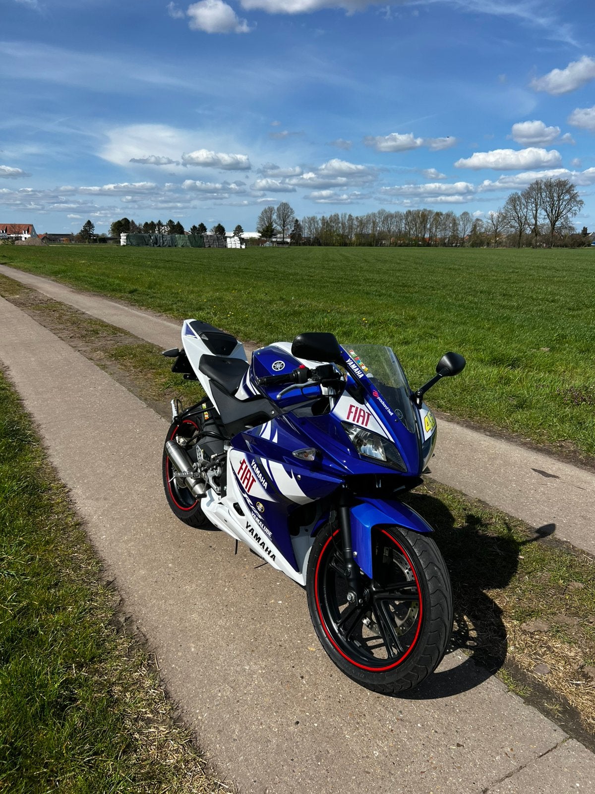 Yamaha r125 Valentino Rossi edition