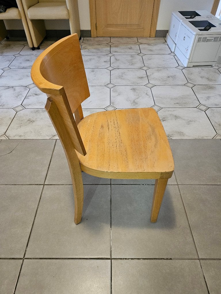 Houten stoelen, Ophalen