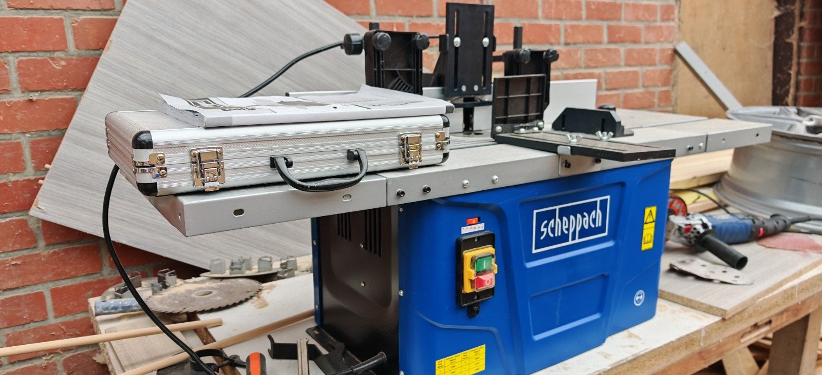 Scheppach HF50 freestafel + ca. 35 freesbits, Enlèvement, Comme neuf, Électrique