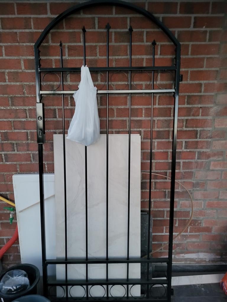 İjzeren tuinpoort, Enlèvement
