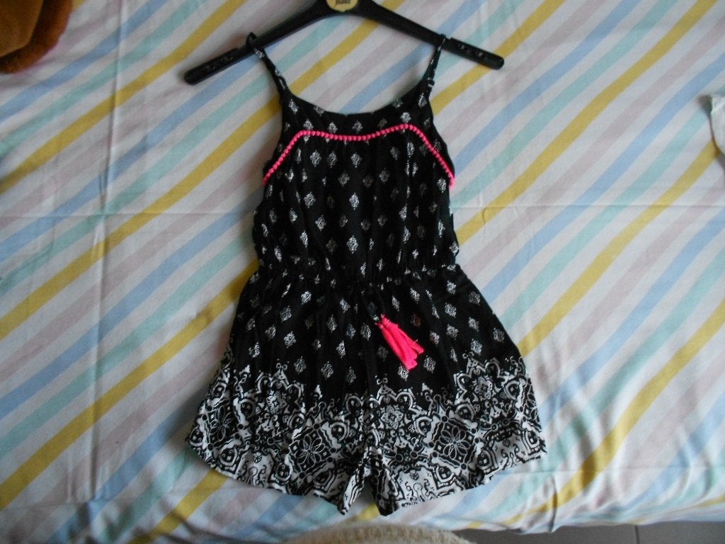 korte jumpsuit mt 134, Kinderen en Baby's, Ophalen of Verzenden, Gebruikt, Meisje, Jurk of Rok