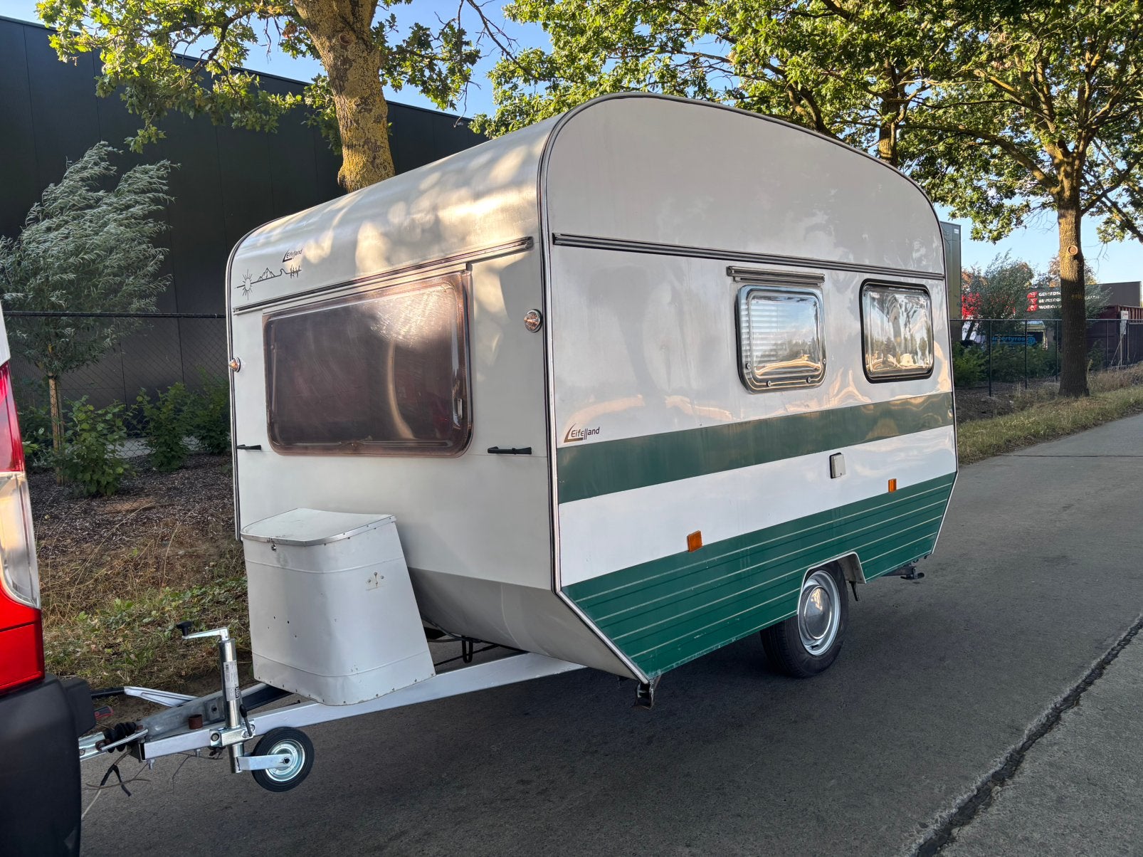Caravan Eifelland 750 kg Retro Goede staat., Entreprise, Réfrigérateur, Eifel