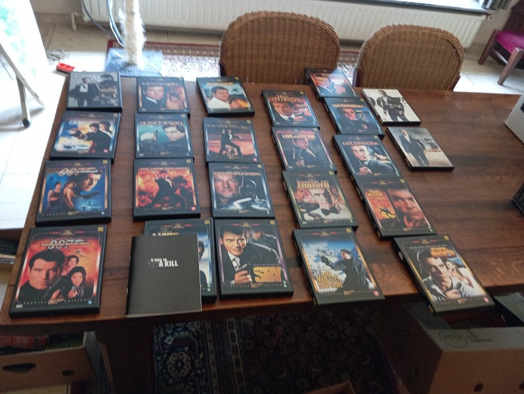DVD collectie James Bond, Cd's en Dvd's, Ophalen, Zo goed als nieuw, Inclusief boekje