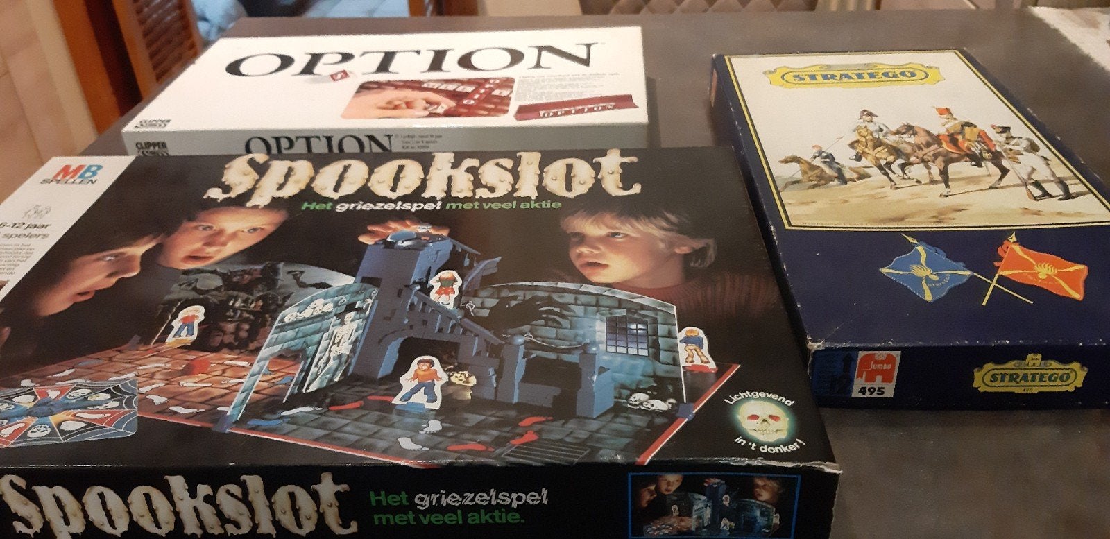 3 gezelschapspellen, Ophalen