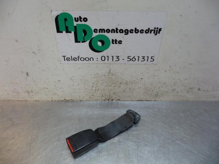 Insertion ceinture de sécurité avant droite d'un Peugeot 2, -, 3 mois de garantie, Utilisé, -