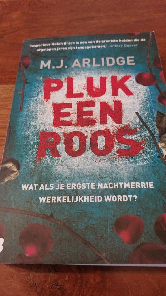 Pluk een roos Arlidge, Ophalen of Verzenden, Zo goed als nieuw, M.J. Arlidge