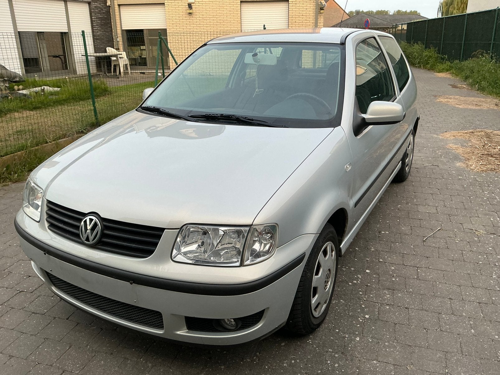 Volkswagen polo 1.4 MPI benzine euro4, Autos, Argent ou Gris, Achat, Boîte manuelle, Noir