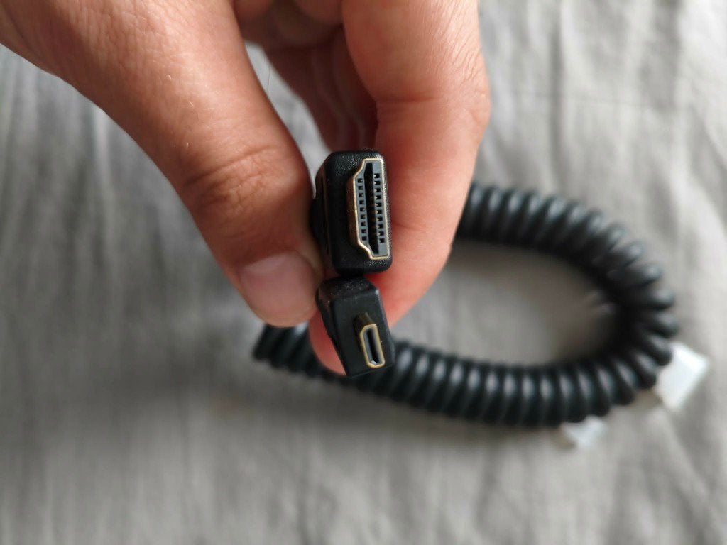 Atomos Coiled Micro HDMI to Full HDMI (50-65cm), TV, Hi-fi & Vidéo, Enlèvement ou Envoi, Neuf, Moins de 2 mètres, Câble HDMI