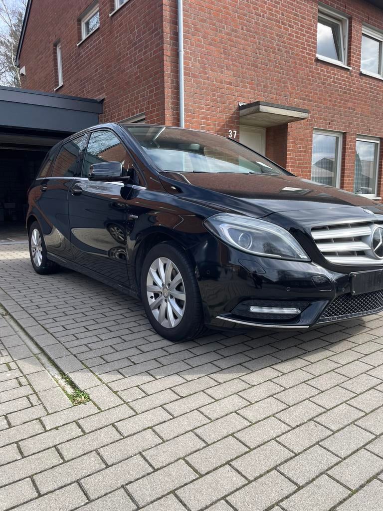 Mercedes 180 d, Auto's, Euro 5, Stof, Zwart, 4 cilinders