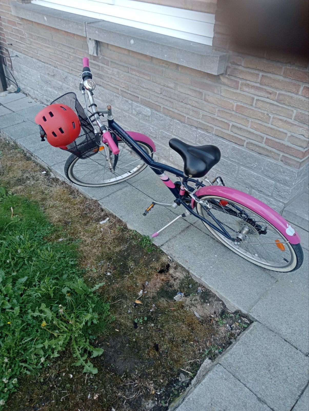 Fiets goeie staat met bakje en helm 40 euro, Fietsen en Brommers, Ophalen