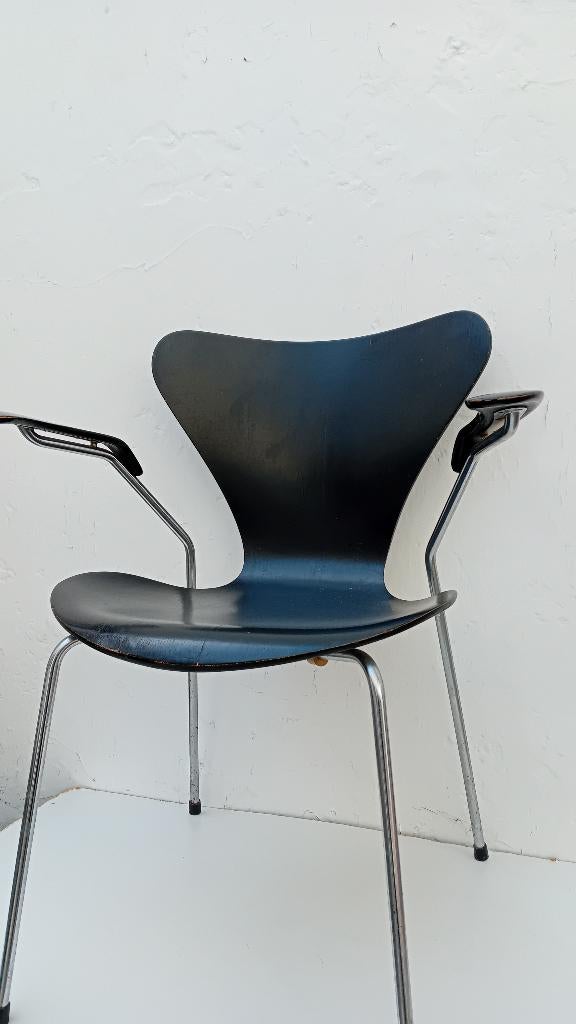 Arne Jacobsen  armstoel series 7 /1967, Ophalen