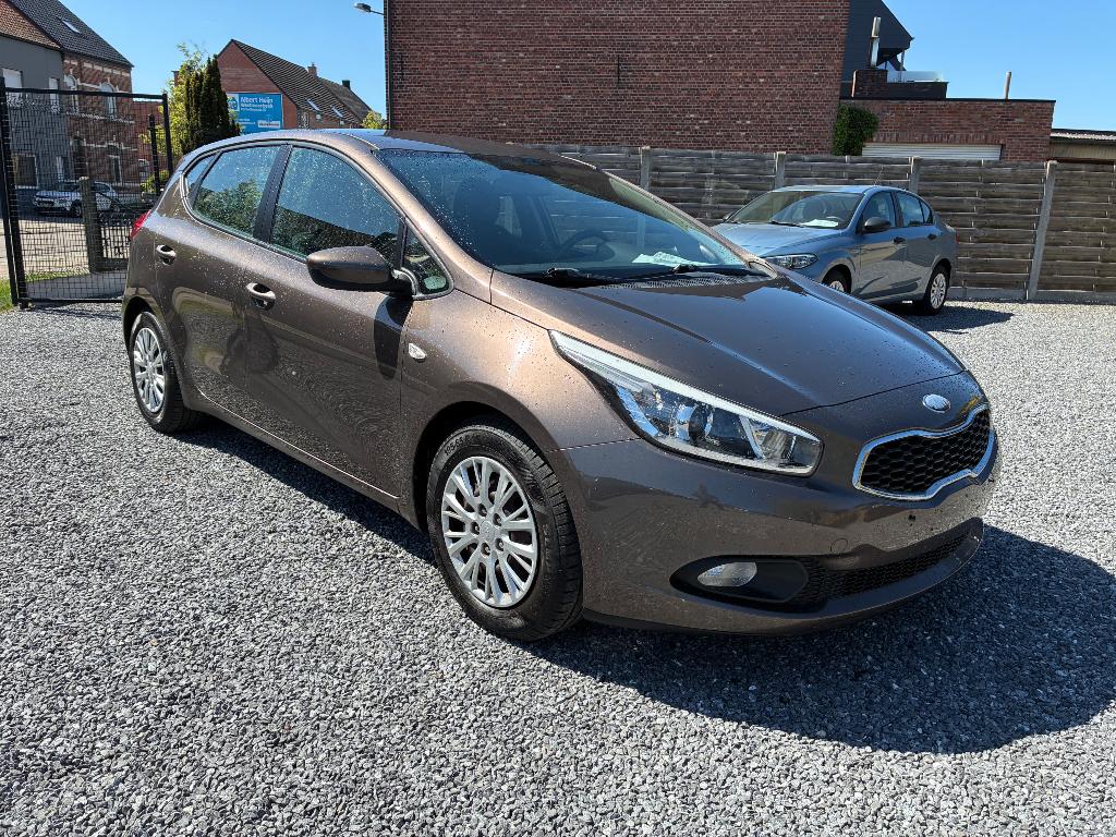 Kia Ceed 5-deurs 1.4i AIRCO dealer onderhouden Garantie !!!, Autos, Kia, Euro 5, Achat, Entreprise, Entretenue par le concessionnaire
