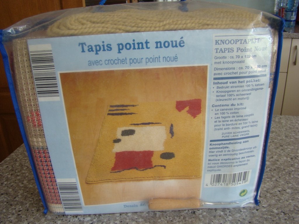 Kid de tapis nouée neuf ( pelote de laine)., Neuf, 100 à 150 cm, Enlèvement ou Envoi, 50 à 100 cm