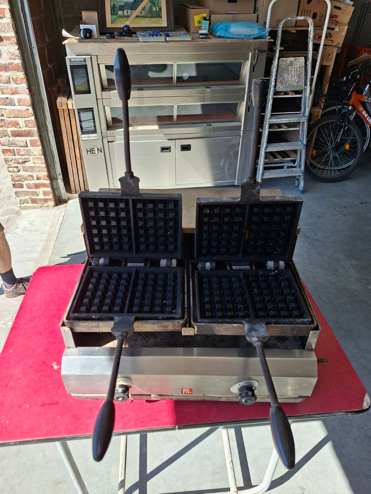 Professioneel wafelijzer op gas, Ophalen, Uitneembare platen, Gebruikt
