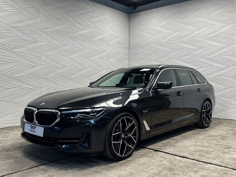 BMW Série 5 e*PHEV*CARPLAY*PANO*LEDER*TOURING*, Cuir, Argent ou Gris, Euro 6, Entreprise