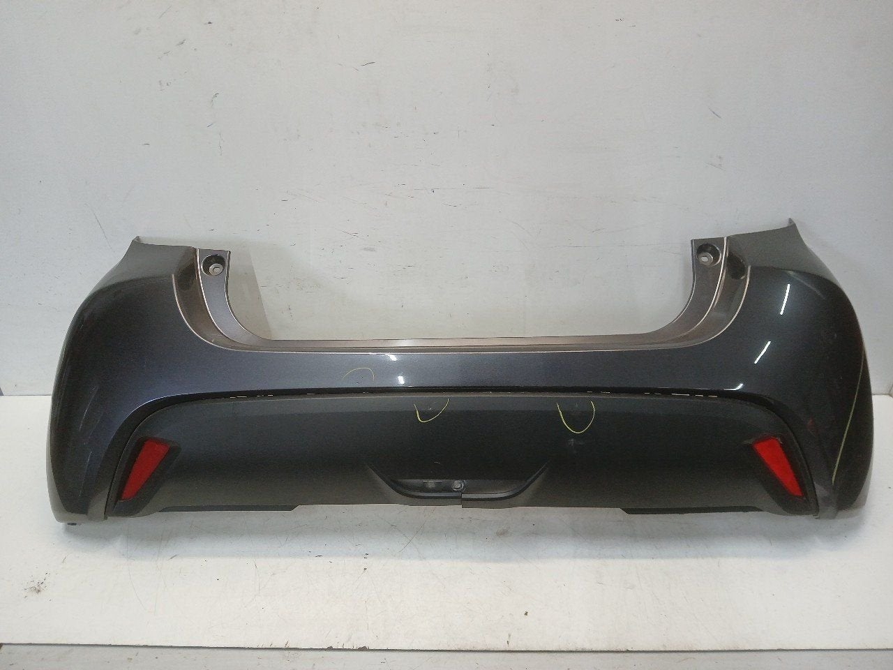 Bumper achter Toyota Yaris, Onderdelen@venauto.nl, Van der Ven Autorecycling B.V., Gebruikt, Ettenseweg 76, 4706 PB Roosendaal, The Netherlands