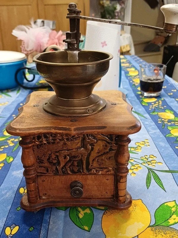 Houten koffiemolen, bronzen dop, porseleinen handvat, Antiek en Kunst, Antiek | Brons en Koper, Brons, Verzenden