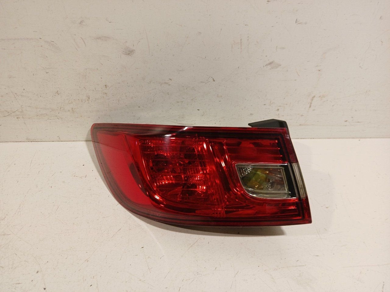 Achterlicht links buiten Renault Clio, Autos : Pièces & Accessoires, Onderdelen@venauto.nl, Van der Ven Autorecycling B.V., Ettenseweg 76, 4706 PB Roosendaal, The Netherlands