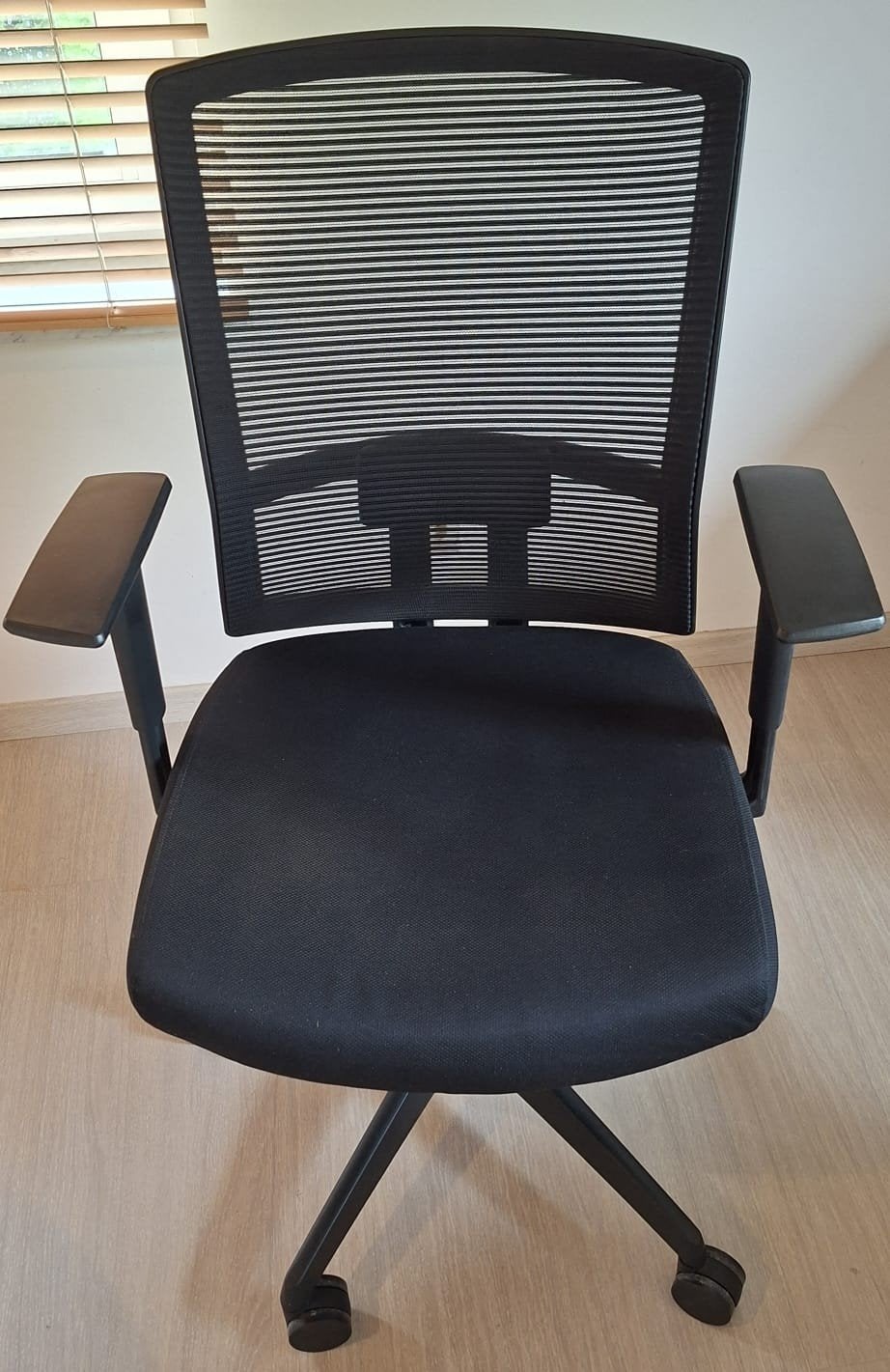 Chaise de bureau ergonomique avec dossier en maille et accou, Enlèvement