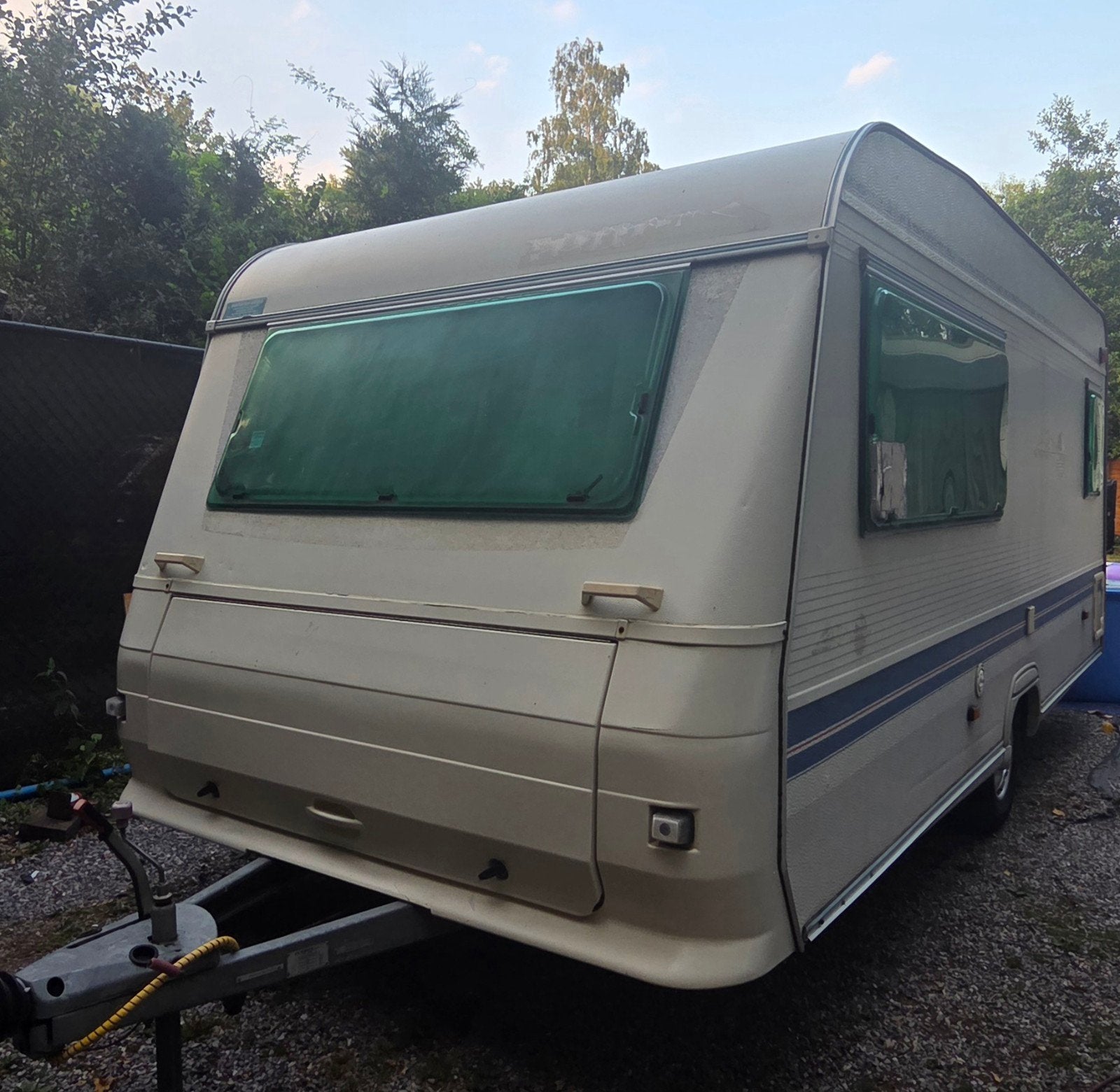 Adria Unica 462 – Bouwjaar 2000 – Frans bed, Caravans en Kamperen, Frans bed, Particulier, Adria, 4 tot 5 meter