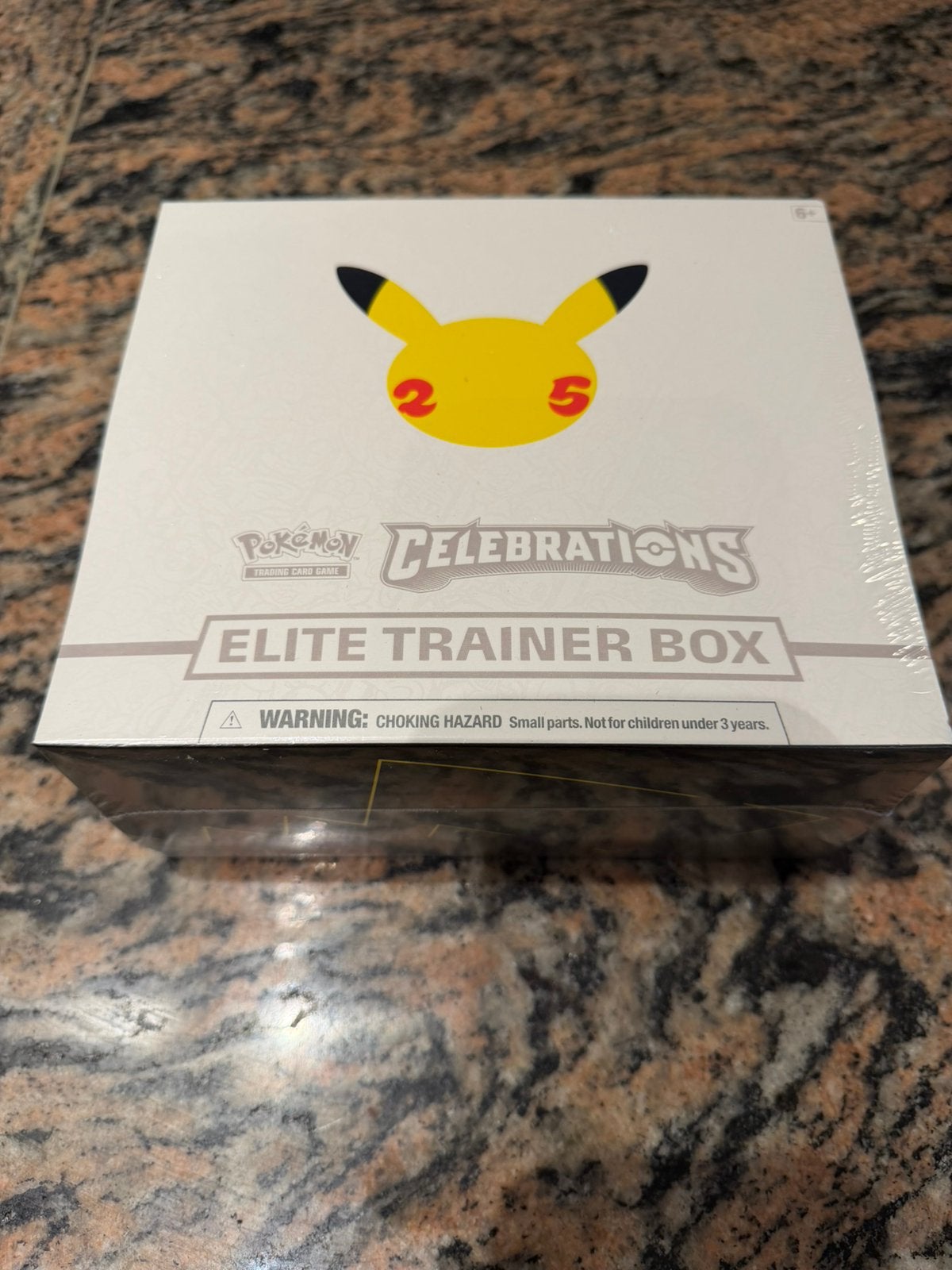 Pokémon TCG : Celebrations Elite Trainer Box, Enlèvement ou Envoi, Comme neuf