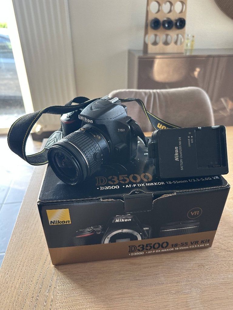 Nikon D3500 + AF-P 18-55mm f/3.5-5.6G DX VR occasion, TV, Hi-fi & Vidéo, Appareils photo numériques, Batterie, Enlèvement ou Envoi