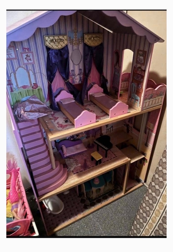 Groot houten poppenhuis met meubeltjes in perfecte staat, Kinderen en Baby's, Speelgoed | Poppenhuizen, Ophalen, Poppenhuis