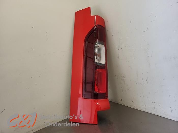 Achterlicht links van een Renault Trafic, Gebruikt, -, Renault, -