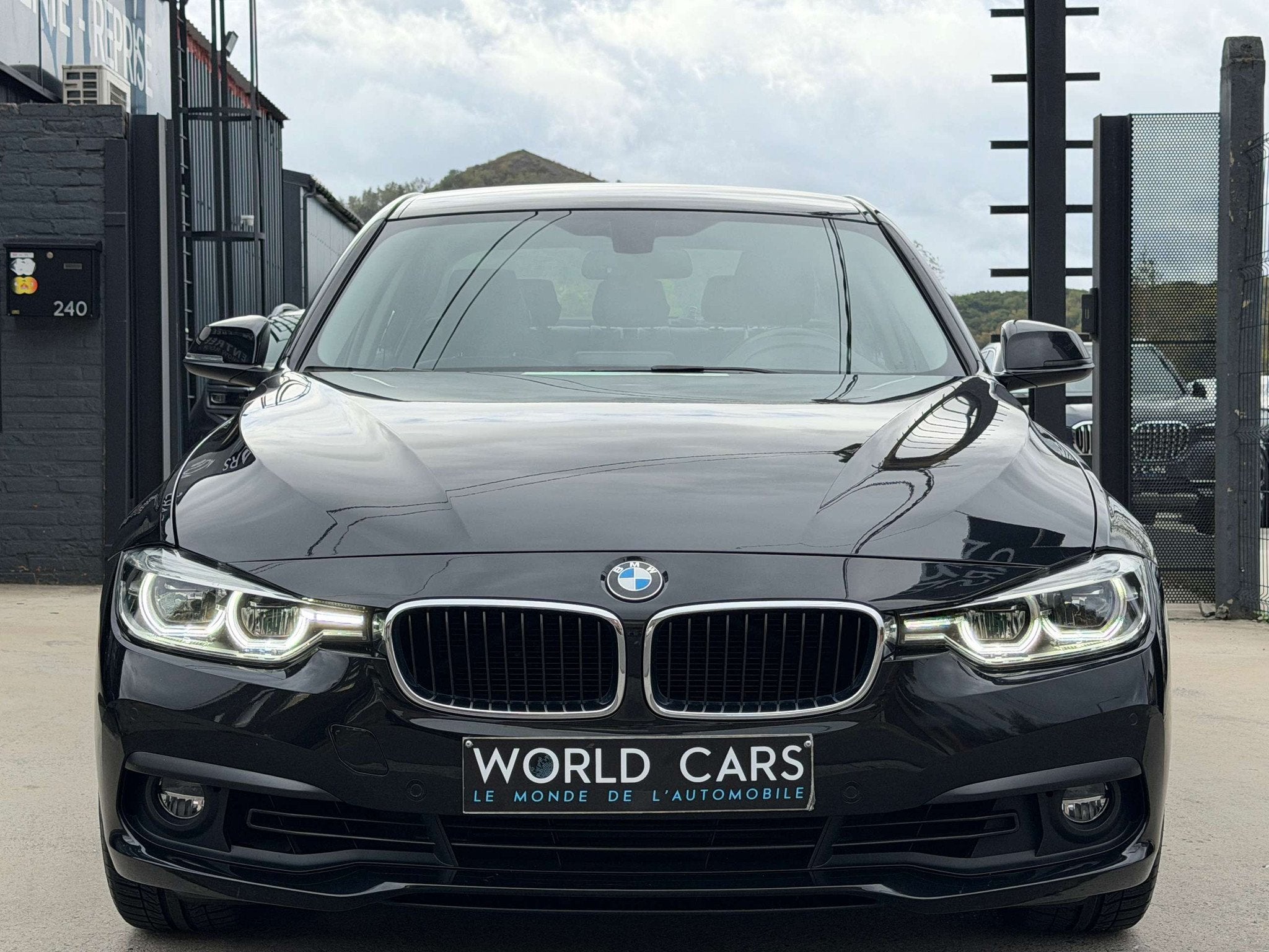 BMW 3 Serie 318 318i XENON - NAVIGATION - CRUISE - GARANTIE, Autos, Achat, Entreprise, Boîte manuelle, 1475 kg