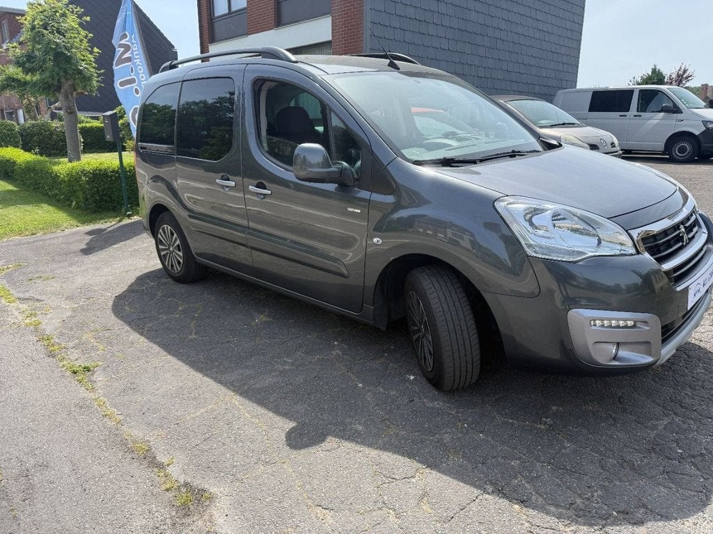 Peugeot Partner Tepee STYLE 1.2I 86000KM, Argent ou Gris, Achat, Euro 6, Entreprise