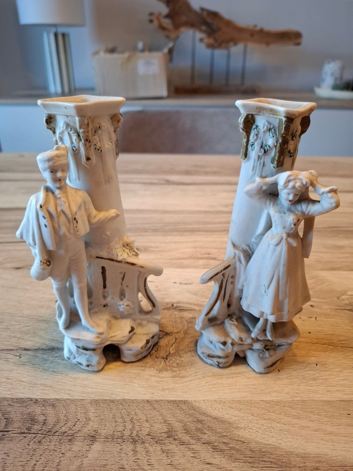 statuettes vase en biscuit, Enlèvement